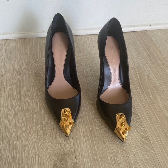 ALEXANDER MCQUEEN Punk Stud embellished leather pumps size 8 - Picture 3 of 14